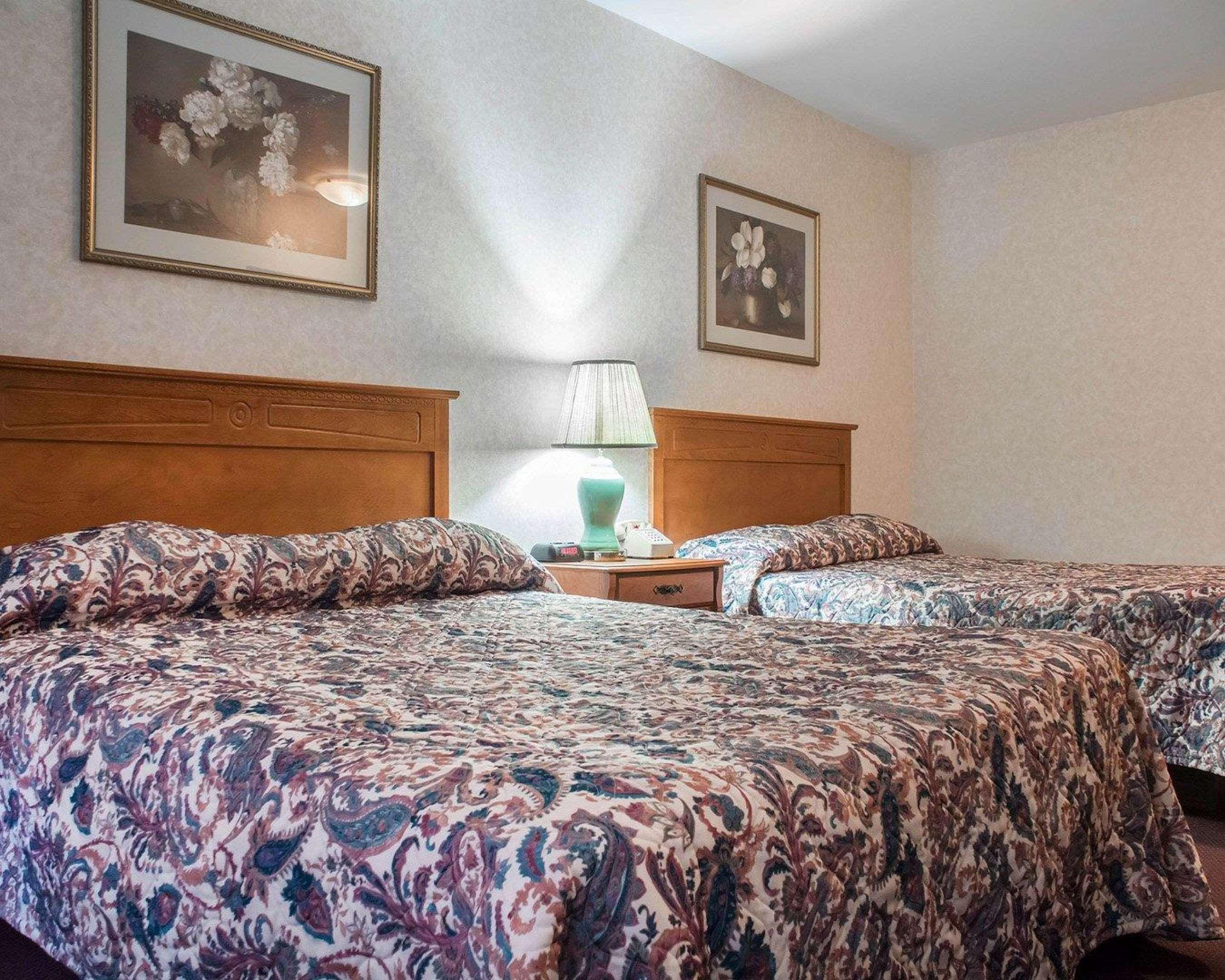 Econo Lodge By The Falls Ниагара-Фолс Экстерьер фото