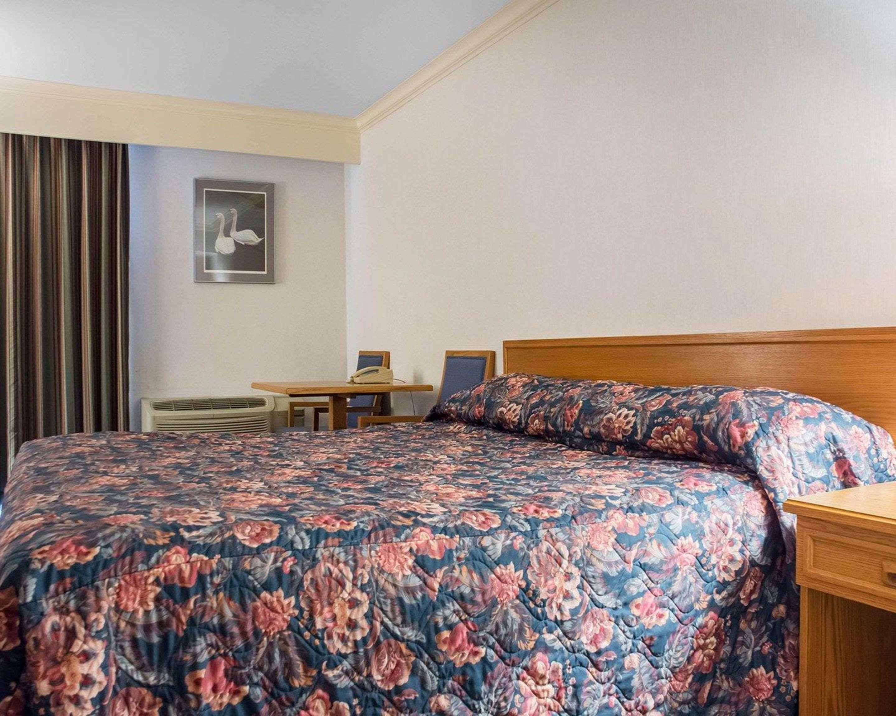 Econo Lodge By The Falls Ниагара-Фолс Экстерьер фото