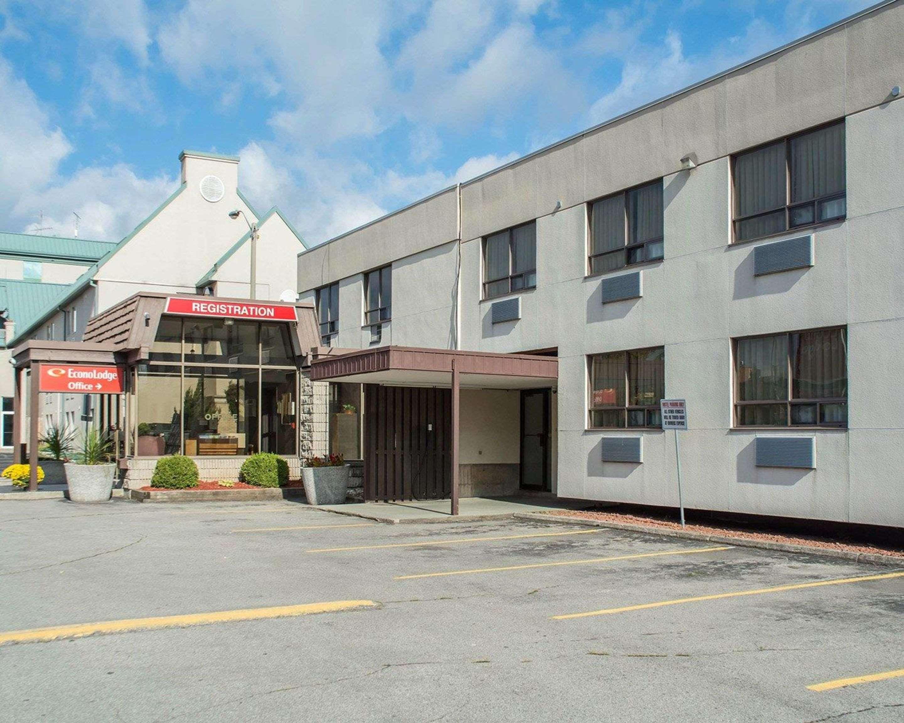 Econo Lodge By The Falls Ниагара-Фолс Экстерьер фото