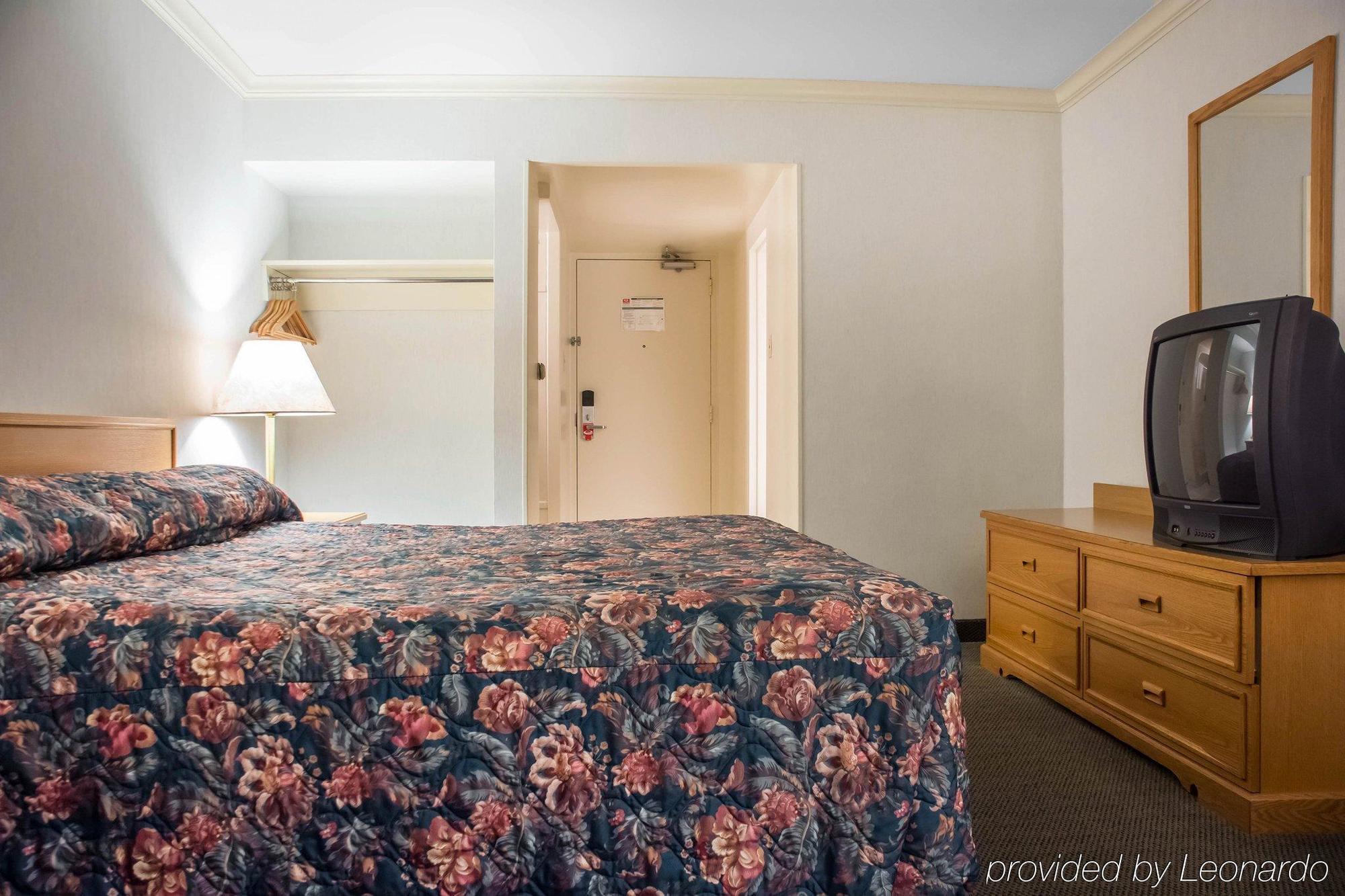 Econo Lodge By The Falls Ниагара-Фолс Экстерьер фото